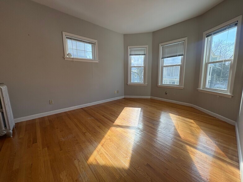 Building Photo - 23 Tufts St