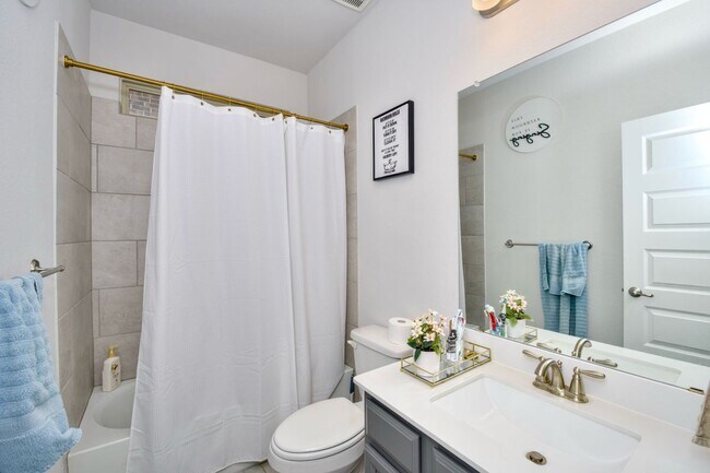Building Photo - 1121 Milfoil Dr