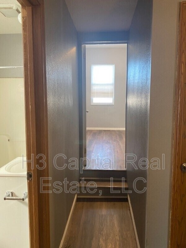 Building Photo - 117 S Main St