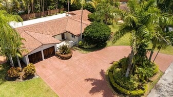Building Photo - 12121 SW 110th Ave