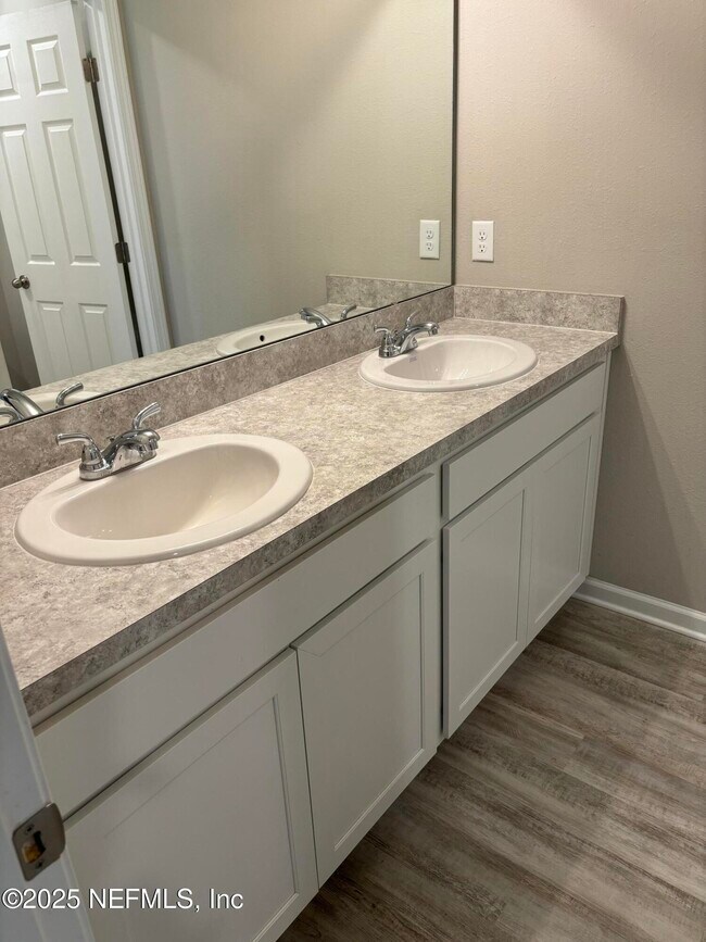 Building Photo - 6847 Mirage St