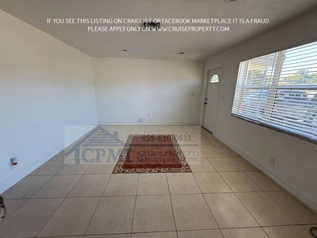 Building Photo - The perfect corner House with 3 beds 2 bat...