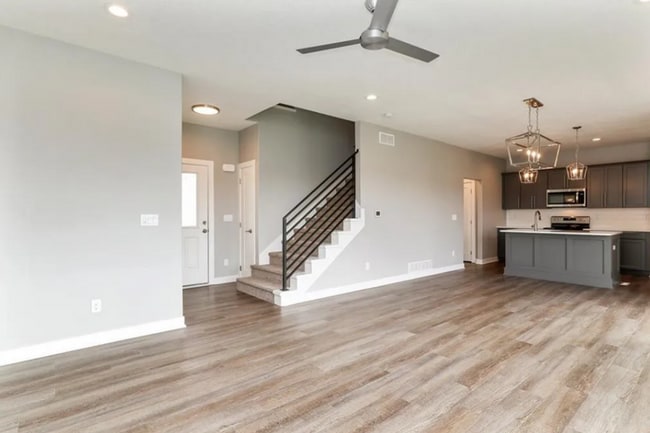 Building Photo - Beautiful Newer Home in West Des Moines