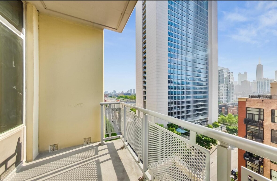 Building Photo - 720 N Larrabee St