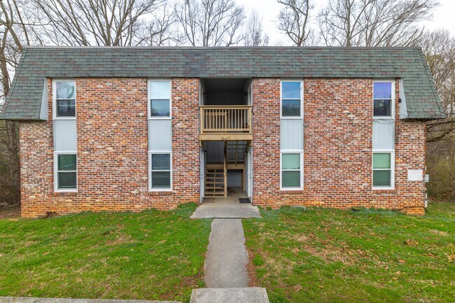 Building Photo - 2817 Colt Dr NE