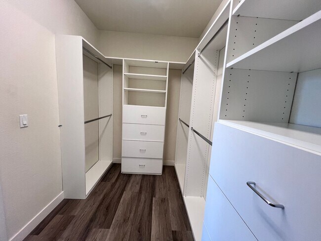 Building Photo - STUNNING 4BD/2.5BA TOWNHOUSE IN WALNUT CREEK!!!