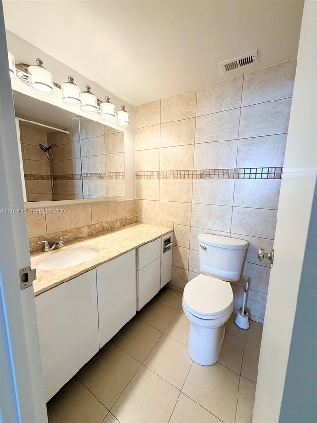 Building Photo - 3725 S Ocean Dr