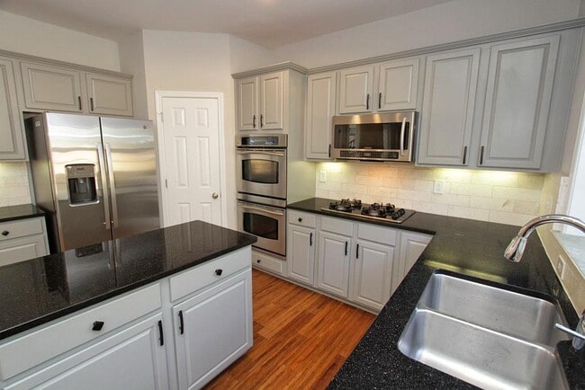 Building Photo - 5057 Bethpage Dr NE