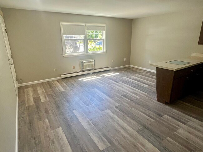 Building Photo - 15 Peggy Ln