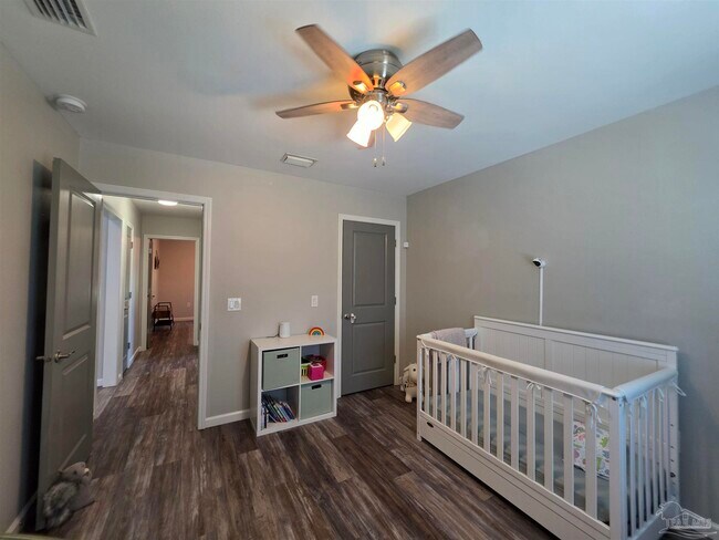 Building Photo - 5565 Riviera Dr