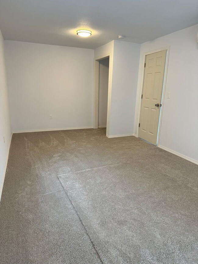 Building Photo - 3 Bed, 1 Bath Home for Rent-$1800