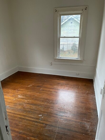 Building Photo - 183 Delamaine Dr