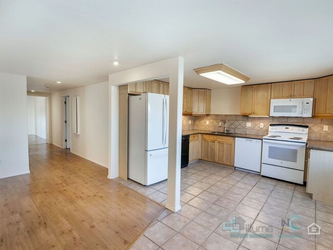 Building Photo - 849 1st Ave