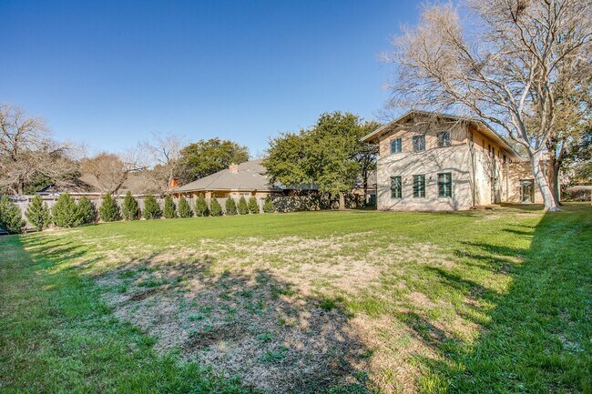 Building Photo - LUXURY 4-BEDROOM IN ALAMO HEIGHTS
