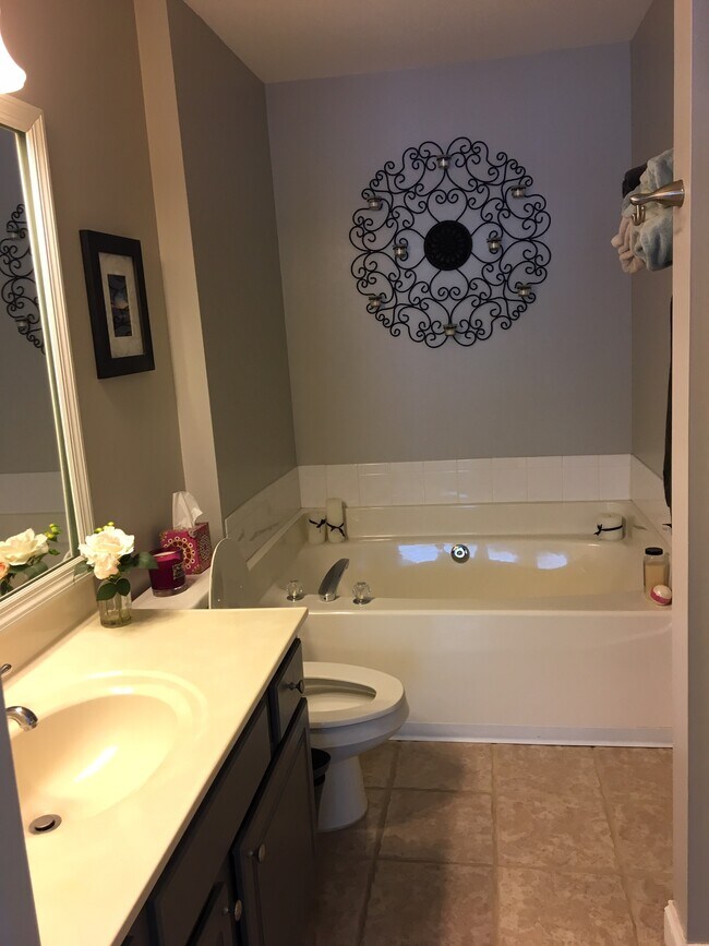 Building Photo - 4734 Hunter Crest Ln