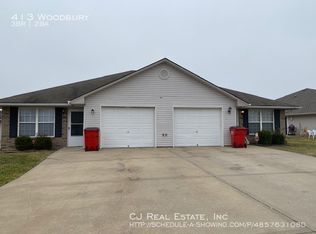 Primary Photo - 417 NW Woodbury Dr