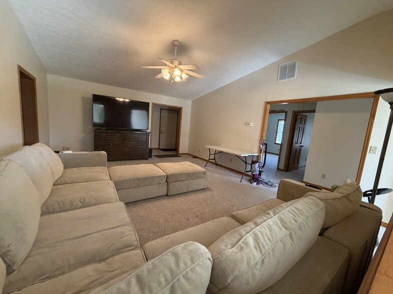 Building Photo - 148 Trader Ct