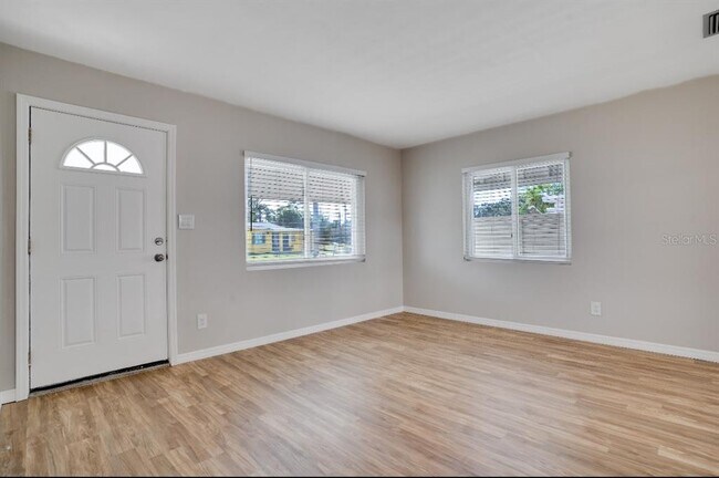 Building Photo - 6741 Hibiscus Ave S