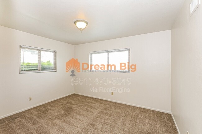 Building Photo - 5971 Sunland Pl