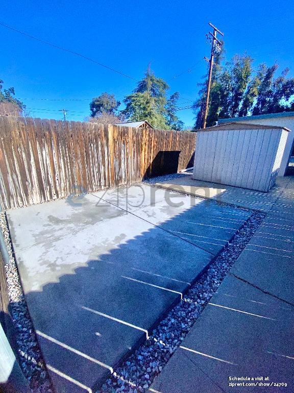 Building Photo - Unit