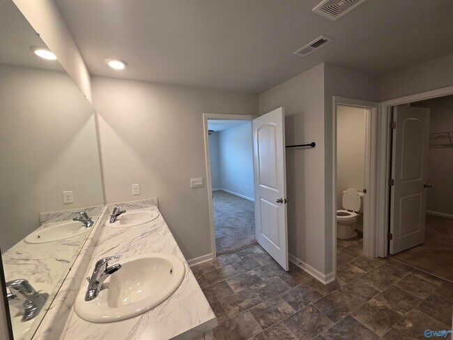 Building Photo - 147 Tobin Ln