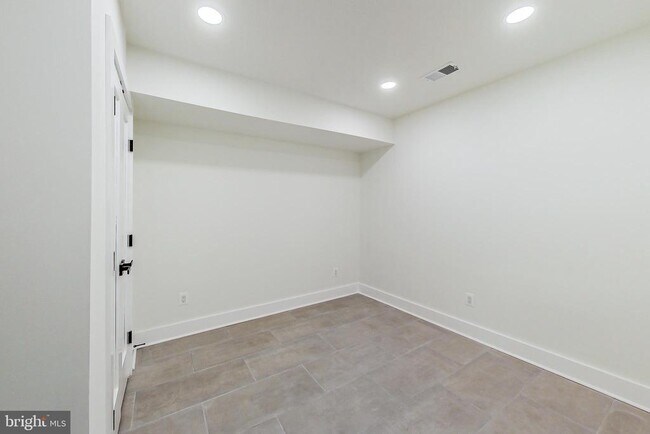 Building Photo - 1626 K St NE