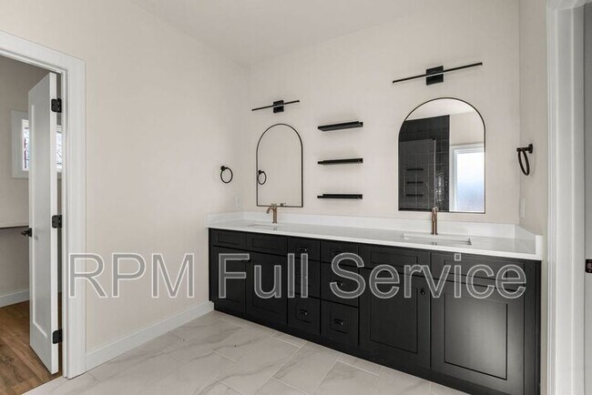 Building Photo - 2134 25th Ave N