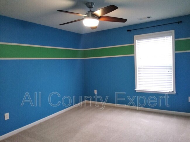 Building Photo - 635 Glenish CT