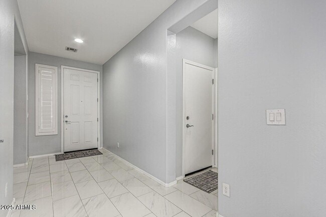 Building Photo - 10827 W Bronco Trail