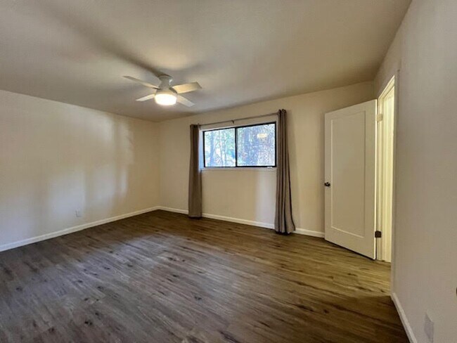 Building Photo - 3721 Aspen Ave