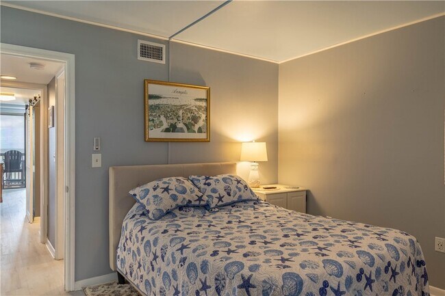 Building Photo - 4141 Ocean Dr