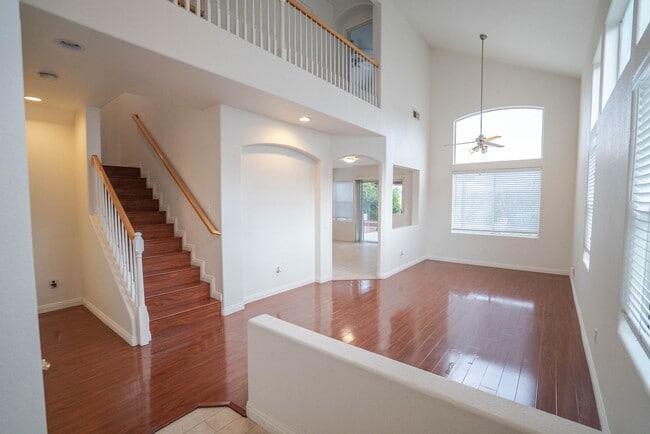 Building Photo - Stevenson Ranch 3 Bedroom Home for Rent!
