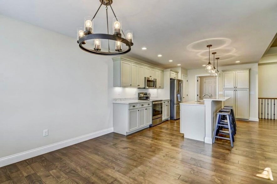 Building Photo - 1811 Spartan Dr