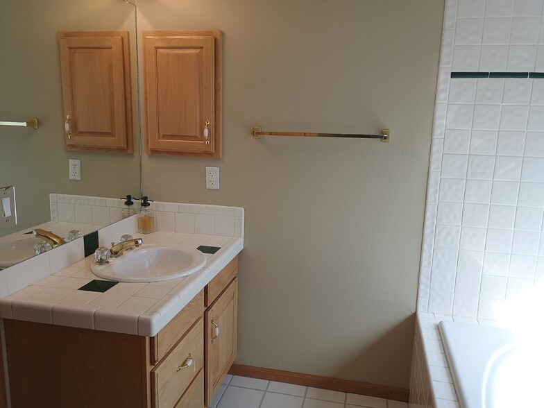 Building Photo - 23684 Pondview Plz