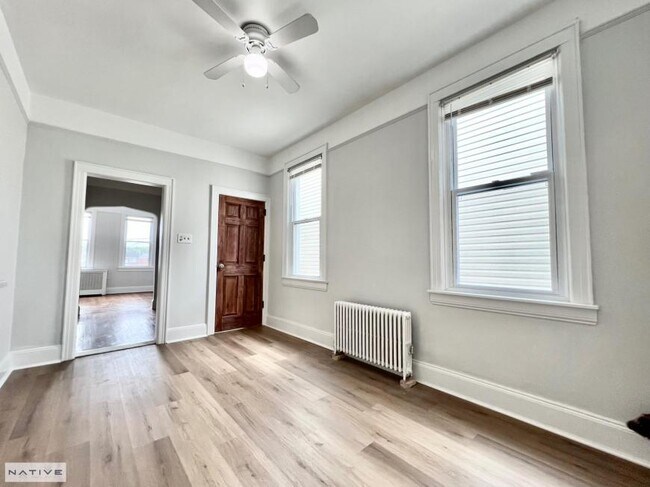 Building Photo - 2 bedroom in MASPETH NY 11378