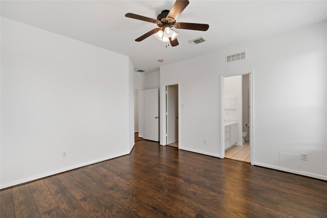 Building Photo - Jefferson Street, Pearland, TX 77584 - 3 BR 2 BA single-family home