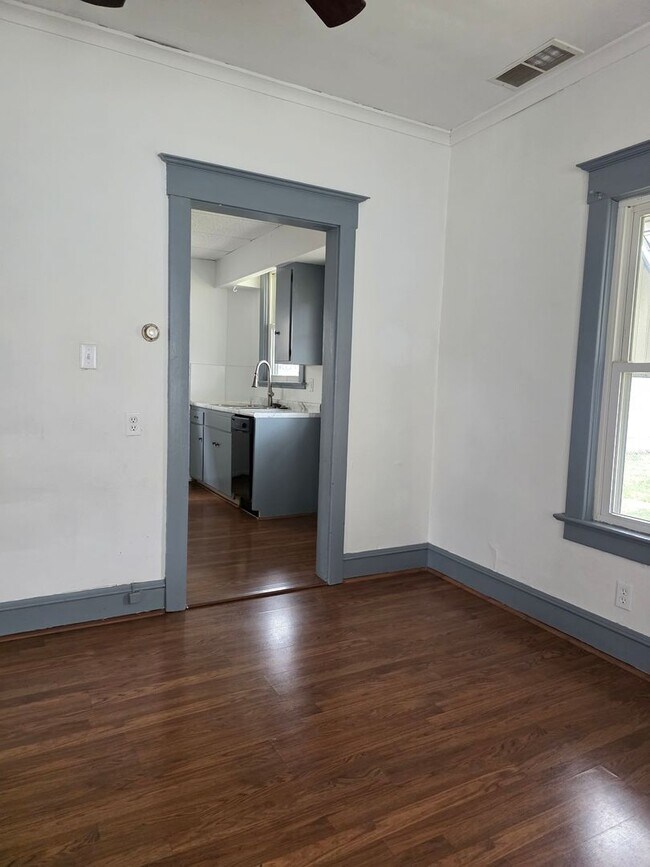 Building Photo - Three Bedroom Single Family Home in Toledo