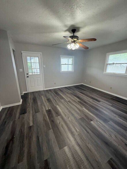 Building Photo - 27190 Zeman Ave