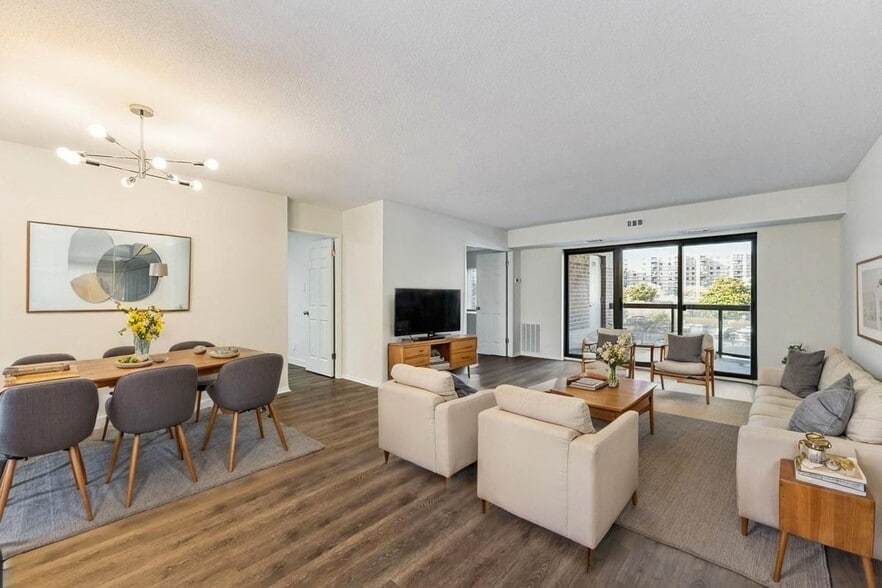 Building Photo - 8360 Greensboro Dr