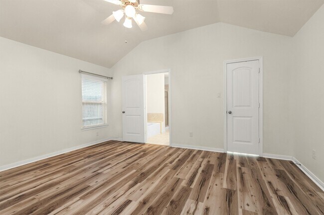 Building Photo - 12822 Lakeshore Dr