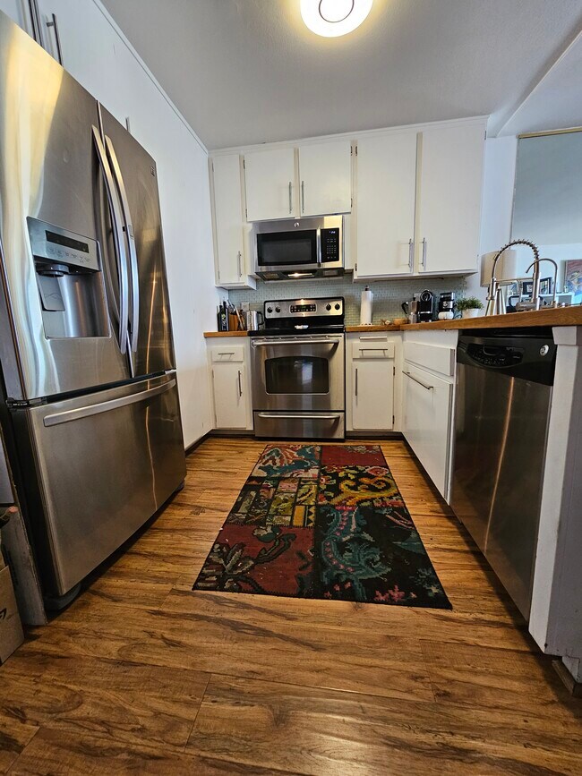 Building Photo - 6780 Friars Rd