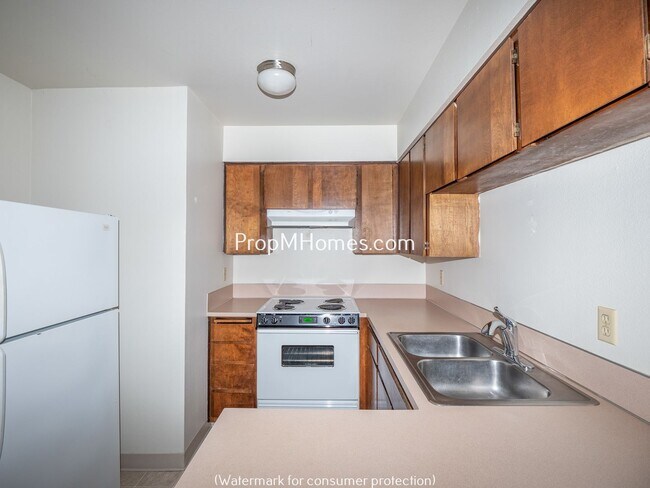 Building Photo - One Bedroom Unit in the Heart of Hawthorne...