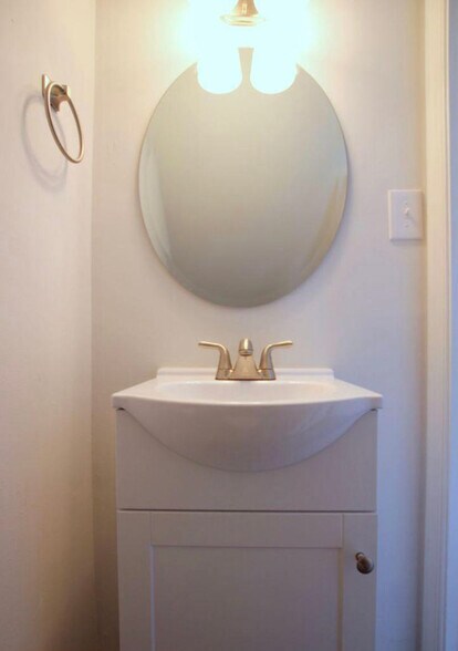 Building Photo - 603 Denton Cir