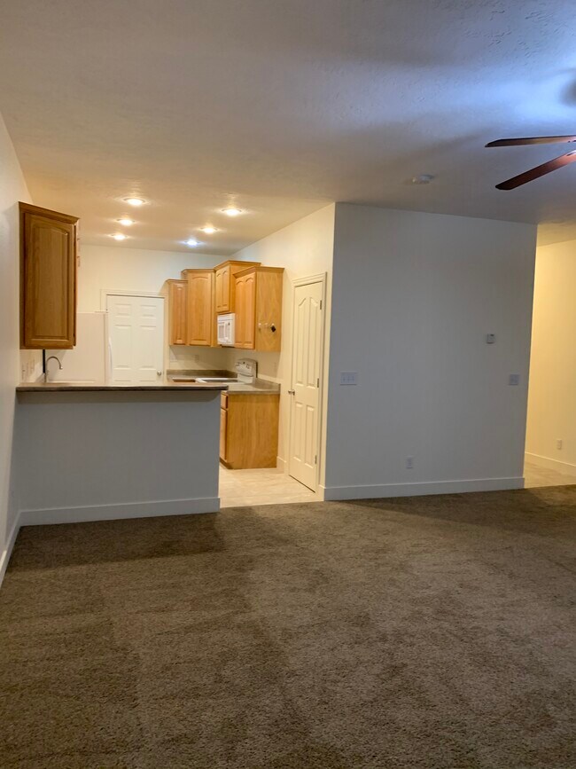 Building Photo - 2260 Cumorah Way