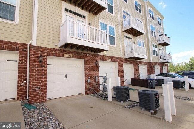 Building Photo - 13615 Air and Space Museum Pkwy