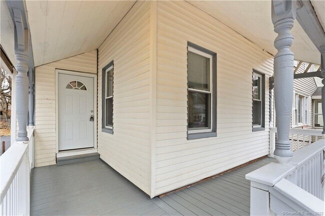 Building Photo - 393 Huntington St