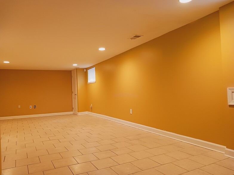 Building Photo - 2603 Hamlin St NE