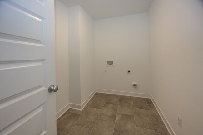 Building Photo - 3 bedroom, Two and Half bath townhome in the heart of Westfield