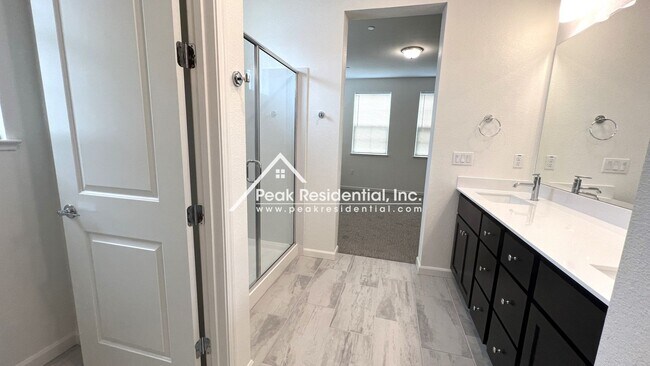 Building Photo - Newer 3bd/2.5ba North Natomas Townhouse with 2 Car Garage!