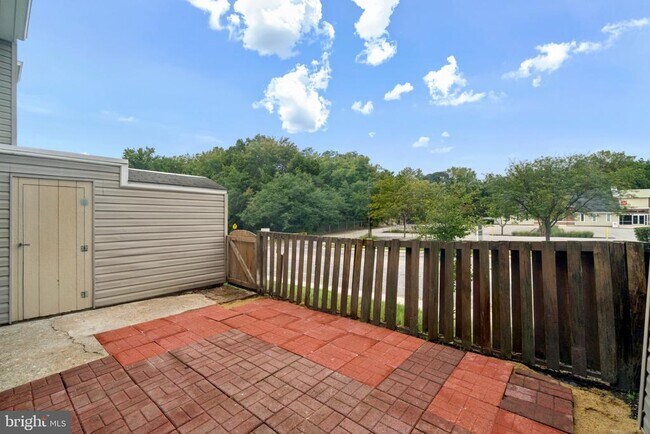 Building Photo - 290 Hilltop Ln